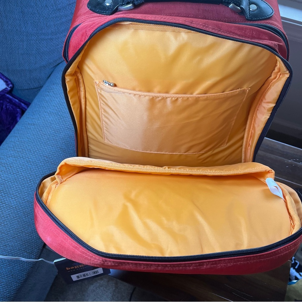 Baggallini NWT Daytripper Rolling Tote Carry-On Red Lightweight Nylon Suitcase - Picture 10 of 16